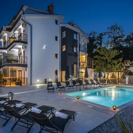 Apartmán Adriatic, Enio With Swimming Pool, Panoramic Sew View, Free Parking *